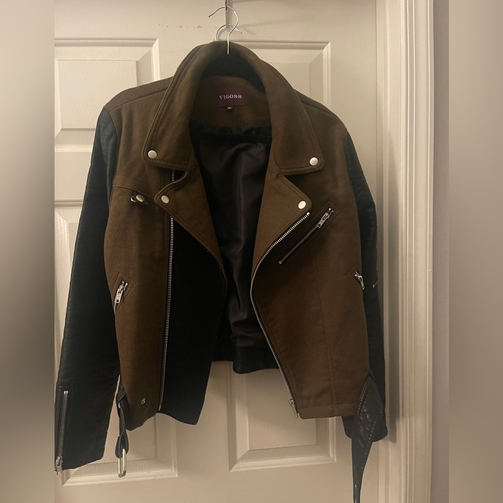 Vigoss Women's Black and Khaki Jacket